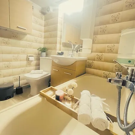 Thess House With Parking بيت للعطل سالونيك